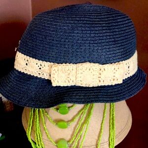 Ladies summer hat, with crotched band n bow, D&Y unique 100% paper, blue/white